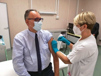 Covid, il Vaccine day nella Tuscia - La dose a Giuseppe Cimarello