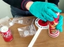 Crack nascosto in una confezione di patatine e in una lattina