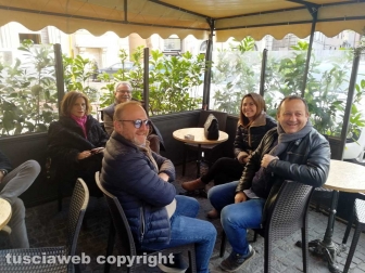 Viterbo - Crisi in comune - Il gruppo FdI al bar prima della riunione