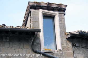Viterbo - Crolla il tetto di un palazzetto medievale a piazza del Gesù