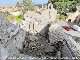 Viterbo - Crolla il tetto di un palazzetto medievale a piazza del Gesù