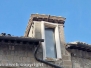 Crolla il tetto di un palazzetto medievale a piazza del Gesù