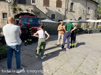 Viterbo - Crolla il tetto di un palazzetto medievale a piazza del Gesù