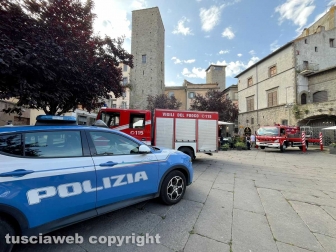 Viterbo - Crolla il tetto di un palazzetto medievale a piazza del Gesù