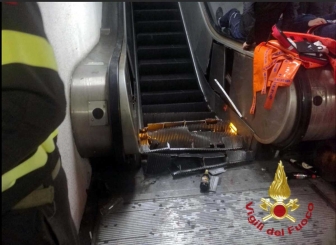 Roma - Frana la scala mobile della metro