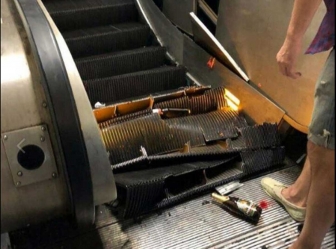 Roma - Frana la scala mobile della metro