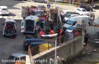 Viterbo - Operai precipitano in via Bainsizza