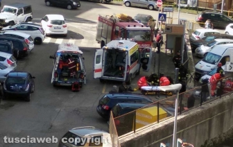 Viterbo - Operai precipitano in via Bainsizza