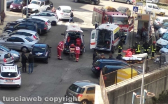 Viterbo - Operai precipitano in via Bainsizza