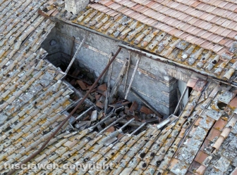 Viterbo - Via San Pietro - Il tetto crollato del palazzo Doria Pamphili