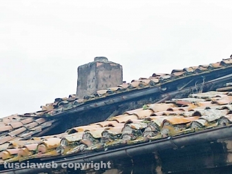 Viterbo - Via San Pietro - Il tetto crollato del palazzo Doria Pamphili