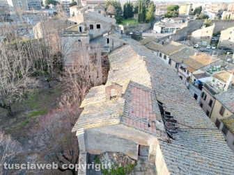 Viterbo - Via San Pietro - Il tetto crollato del palazzo Doria Pamphili