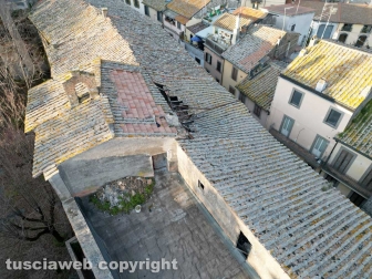 Viterbo - Via San Pietro - Il tetto crollato del palazzo Doria Pamphili