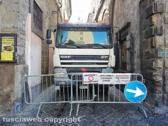 Viterbo - Chiuso tratto di via San Lorenzo