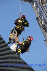 L\'intervento dei vigili del fuoco all\'Unieuro
