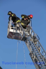 L\'intervento dei vigili del fuoco all\'Unieuro