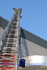 L\'intervento dei vigili del fuoco all\'Unieuro