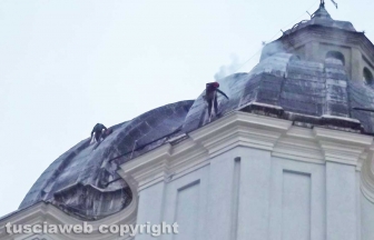 Montefiascone - I rocciatori in azione sulla cupola di Santa Margherita