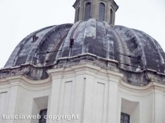 Montefiascone - I rocciatori in azione sulla cupola di Santa Margherita
