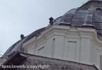 Montefiascone - I rocciatori in azione sulla cupola di Santa Margherita