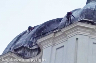 Montefiascone - I rocciatori in azione sulla cupola di Santa Margherita