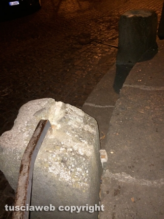Viterbo - Danneggiata e deturpata la fontana di San Faustino