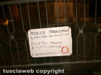 Viterbo - Danneggiata e deturpata la fontana di San Faustino
