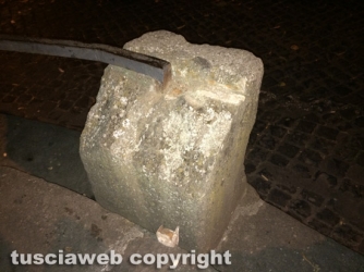Viterbo - Danneggiata e deturpata la fontana di San Faustino