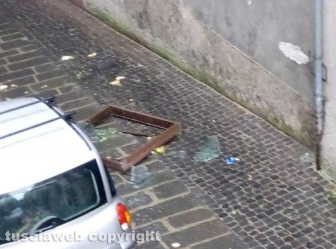 Maltempo - Montefiascone - Via Bixio Il lucernario caduto