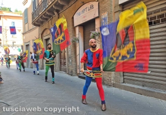 Montefiascone - Il corteo storico - Gli sbandieratori