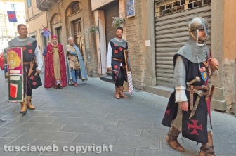 Defuk e il servo Martino hanno sfilato nelle vie del centro