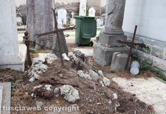 Viterbo - Degrado al cimitero San Lazzaro - La parte vecchia e monumentale