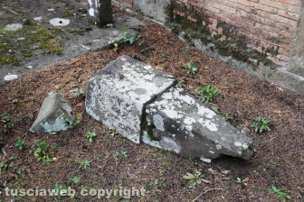 Viterbo - Degrado al cimitero San Lazzaro - La parte vecchia e monumentale