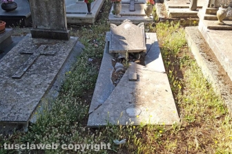 Montefiascone - Degrado al cimitero