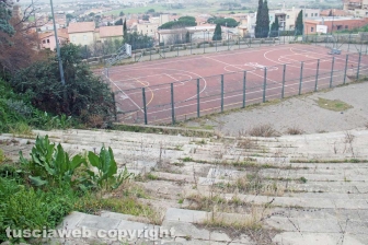 Degrado e sporcizia al Bucone