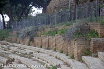 Degrado e sporcizia al Bucone