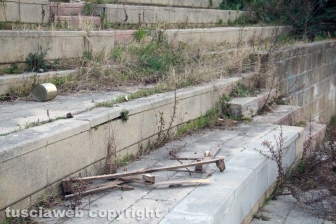 Degrado e sporcizia al Bucone