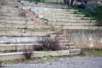 Degrado e sporcizia al Bucone