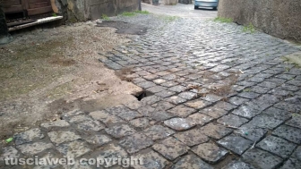Viterbo - Il buco su via della Casaccia