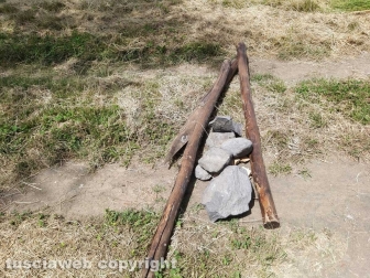 La staccionata rotta sul lungolago di Montefiascone