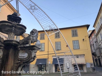 Viterbo - La fontana di piazza delle Erbe deturpata
