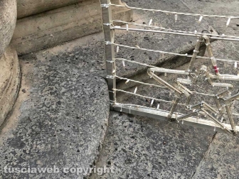 Viterbo - La fontana di piazza delle Erbe deturpata