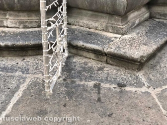 Viterbo - La fontana di piazza delle Erbe deturpata