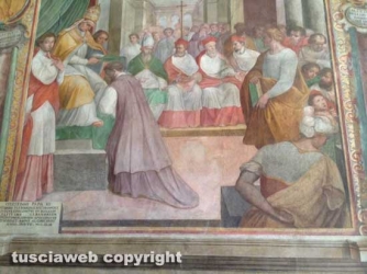 Viterbo - Deturpato un affresco alla Sala Regia