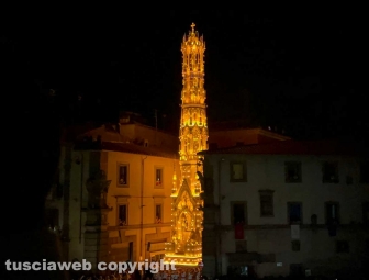 Viterbo - L'arrivo di Dies Natalis a piazza del Comune