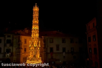 Viterbo - L'arrivo di Dies Natalis a piazza del Comune