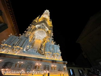 Viterbo - La macchina di Santa Rosa davanti alla basilica
