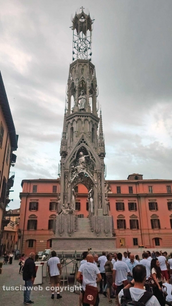 Viterbo - Santa Rosa - Dies Natalis a piazza del Comune - Arrivano i facchini