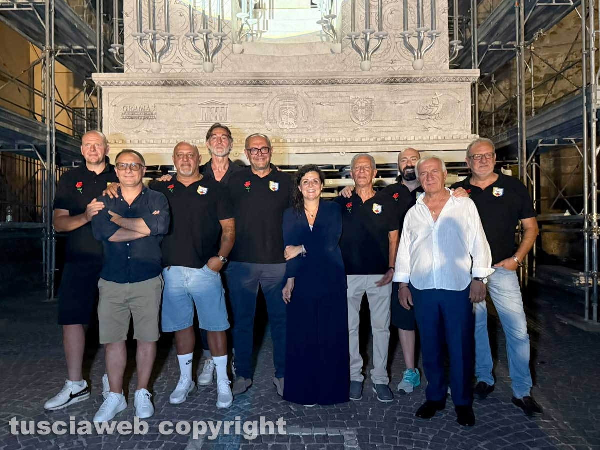 Montaggio della macchina di Santa Rosa - Dies Natalis - La statua della patrona