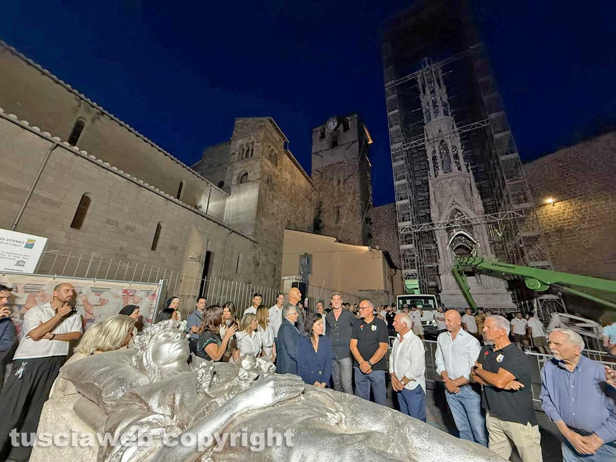 Montaggio della macchina di Santa Rosa - Dies Natalis - La statua della patrona
